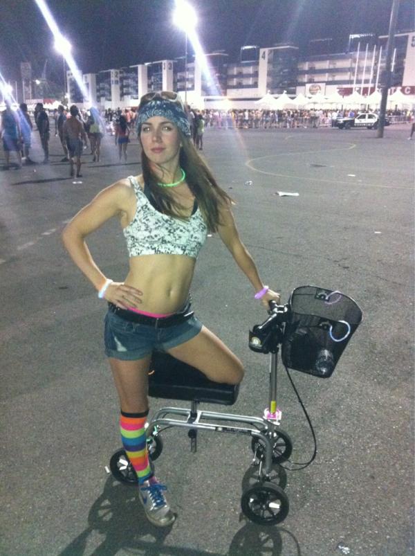 Liv con su patinete, dándolo todo en el EDC.